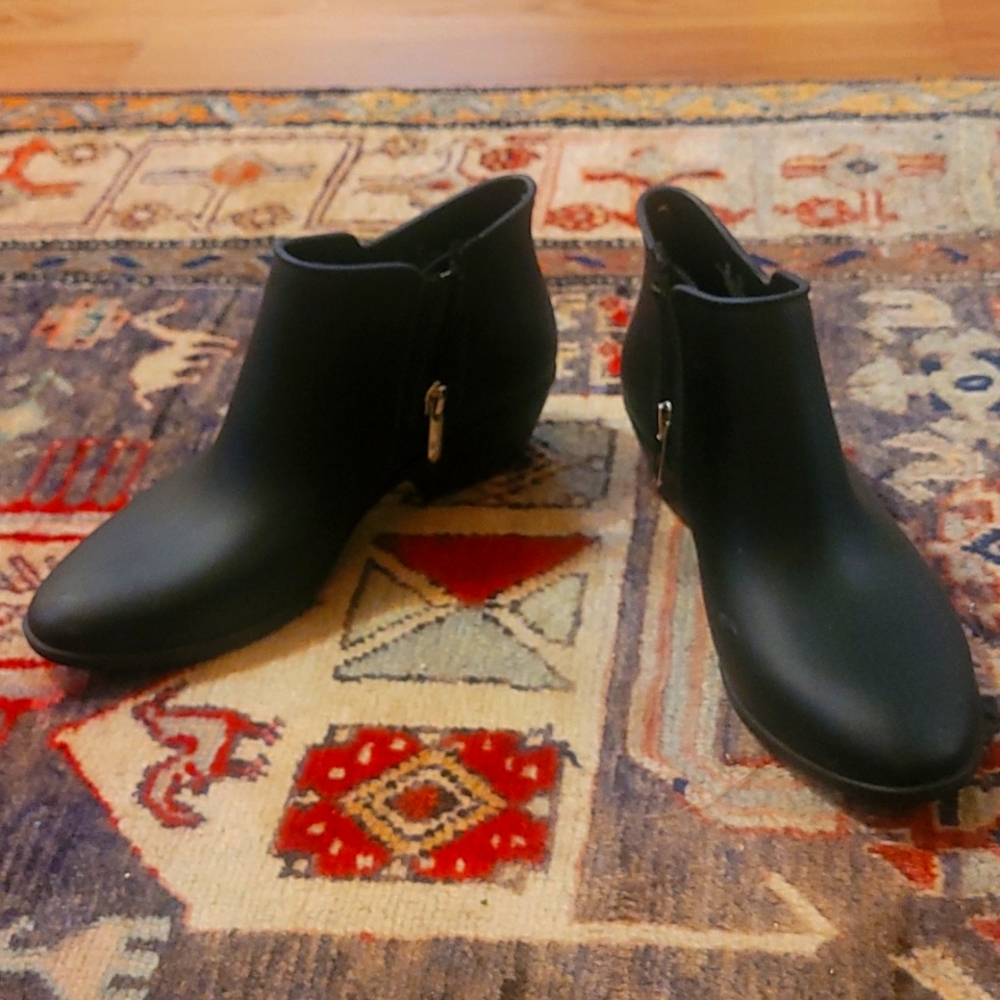Sam Edelman Black Petty Rain Booties sz 8